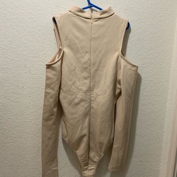 SEEK The Label Bodysuit Long Sleeve Cold Shoulder D Pink NWT Small - Picture 9 of 9